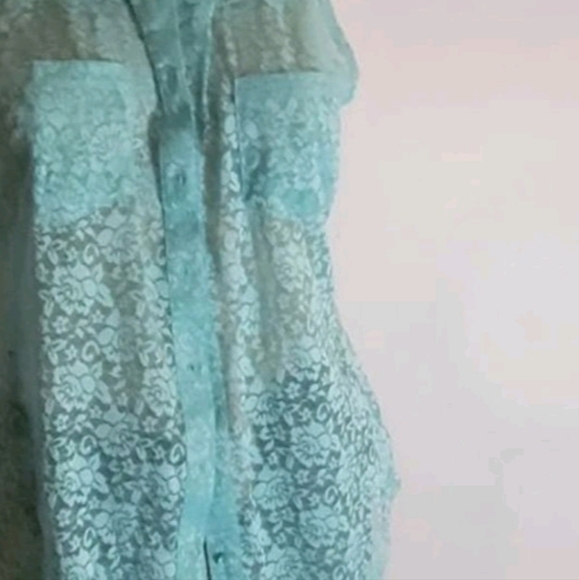 Zenana Outfitters Blue Lace Top, size 10 - Picture 3 of 5